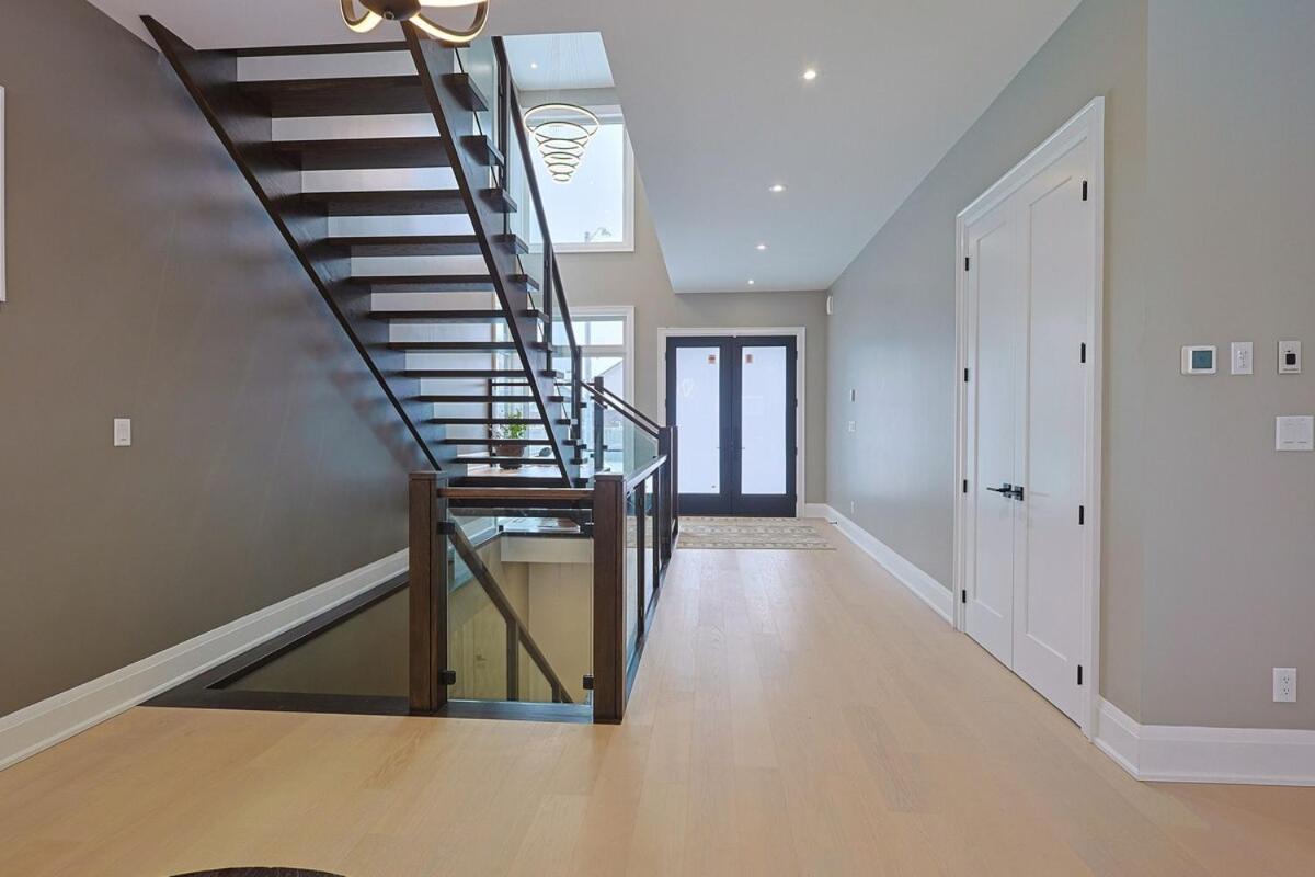 Modern 6 Bedroom Masterpiece In Niagara Falls Exteriör bild